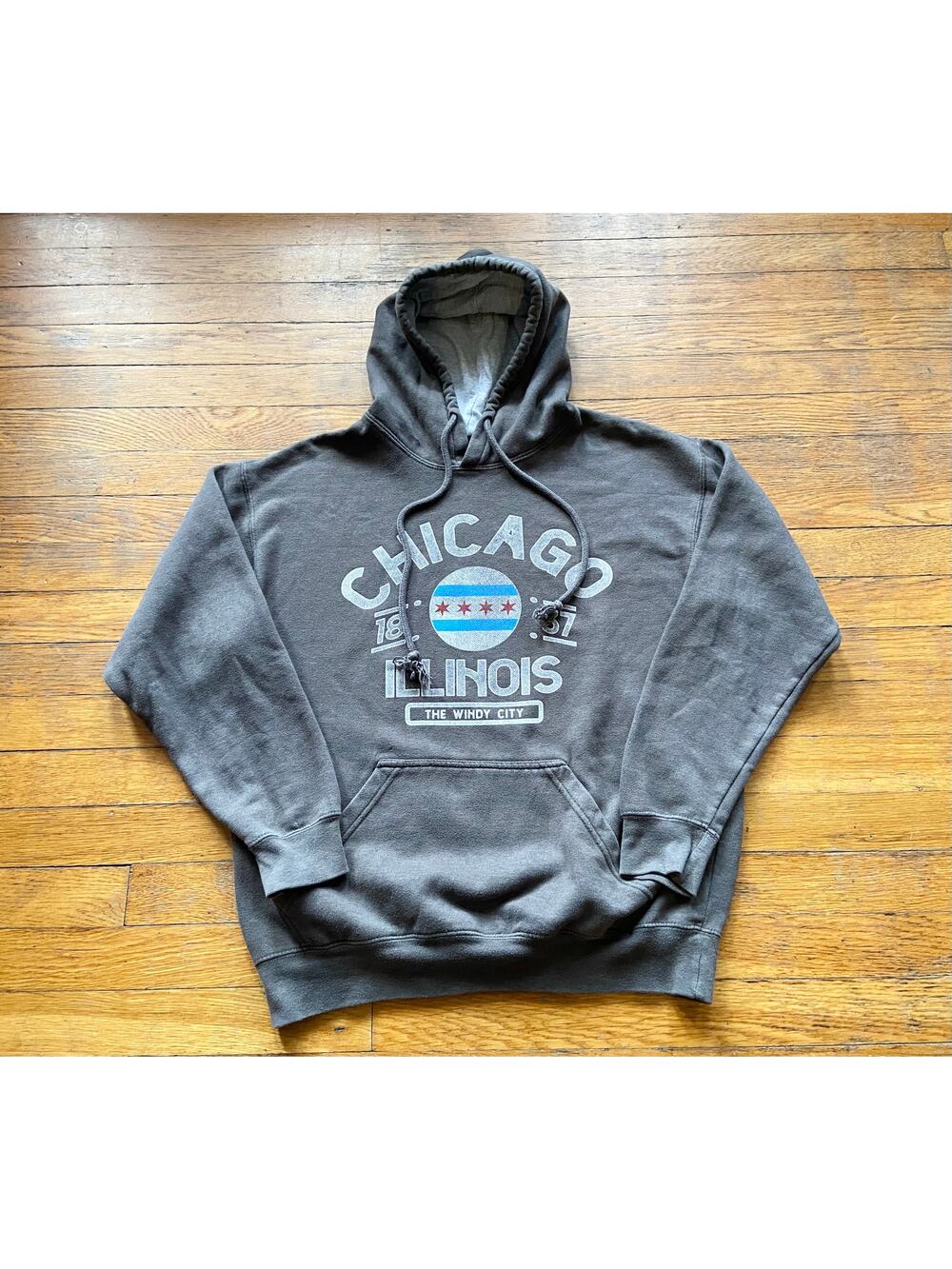 Chicago, Illinois 'The Windy City' Distressed Gray Hoodie sz M